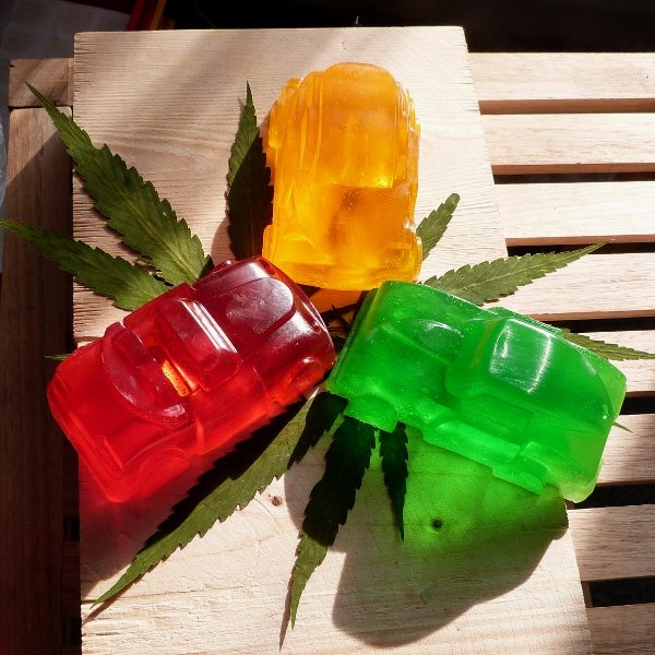 Konopný auťák "sedan" pro velký kluky_mýdlo s konopným olejem