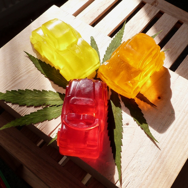 Konopný auťák "sedan" pro velký kluky_mýdlo s konopným olejem