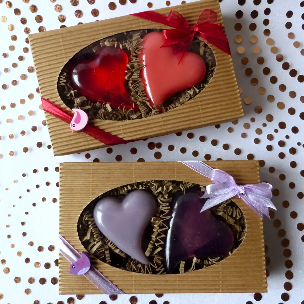 Duo mýdlových srdíček v dárkovém balení  